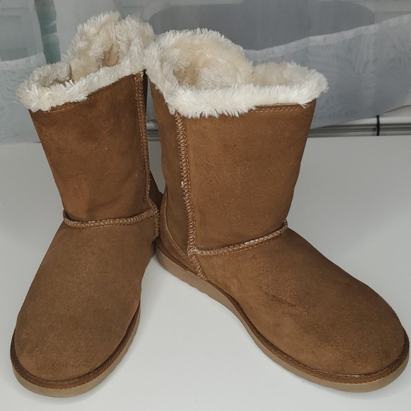 Unknown Shoes - "PRICE DROP" Suede Chesnut Winter/Fall Booties